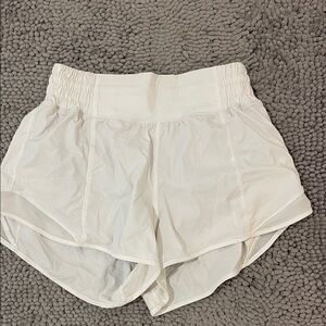 Lululemon White Hotty Hot high-rise Shorts 2.5” size 4
